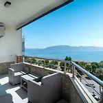 Daire Deluxe Beachfront *