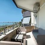 Deluxe Beachfront Daire