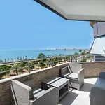 Deluxe Beachfront * Avlonya
