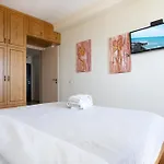 Deluxe Beachfront * Avlonya