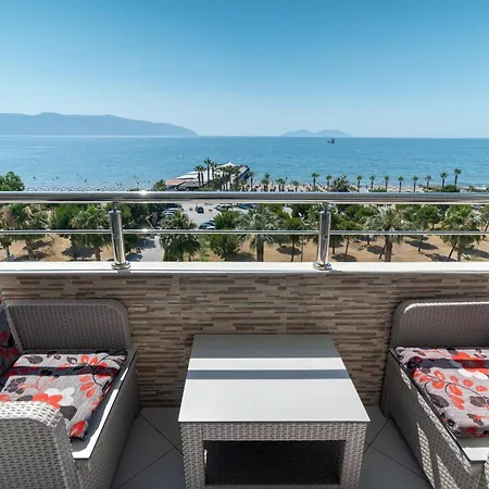 Deluxe Beachfront Appartement