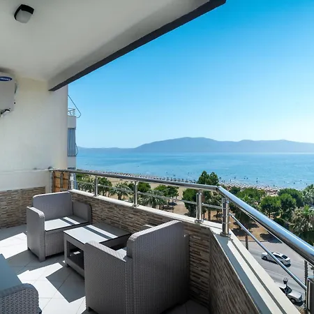 Apartment Deluxe Beachfront *