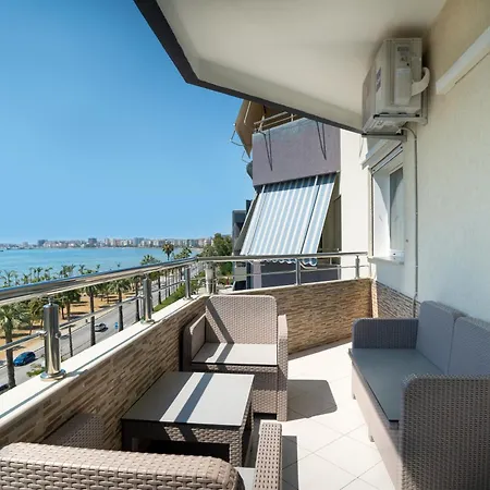 Deluxe Beachfront Appartement