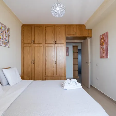 Deluxe Beachfront Apartment