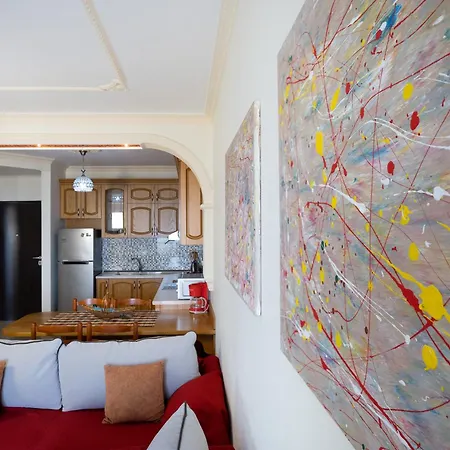 Deluxe Beachfront Apartment *