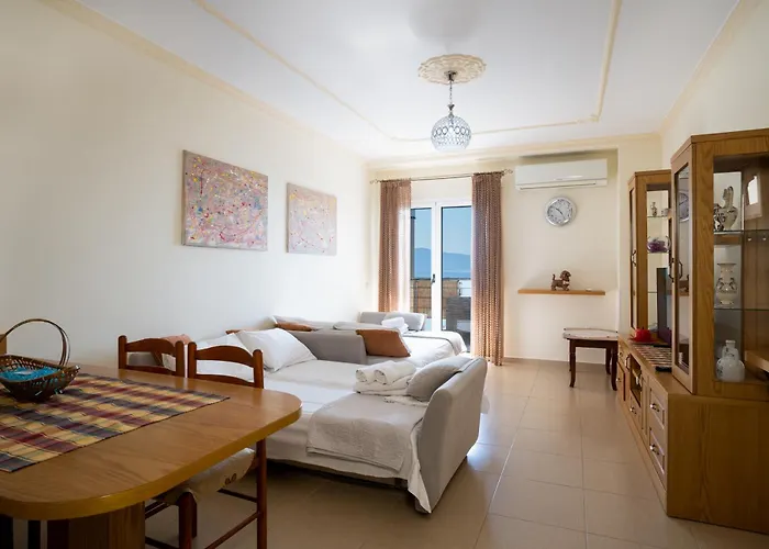 Deluxe Beachfront Apartment