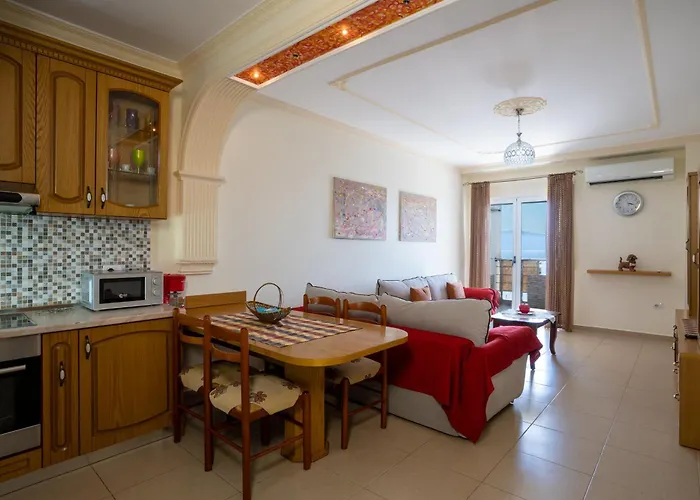 Deluxe Beachfront Apartment *