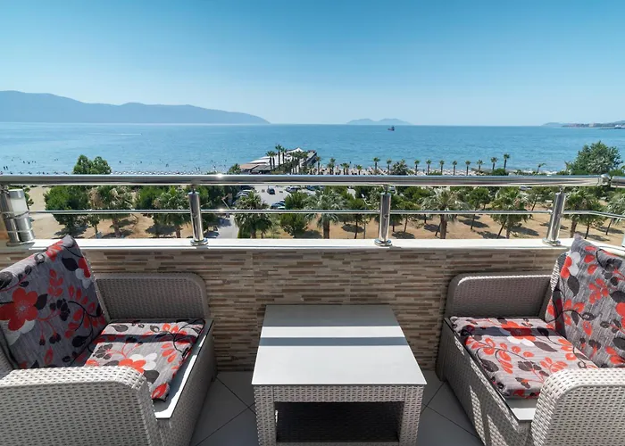 Deluxe Beachfront Apartment