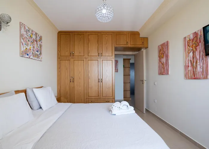 Deluxe Beachfront Apartment