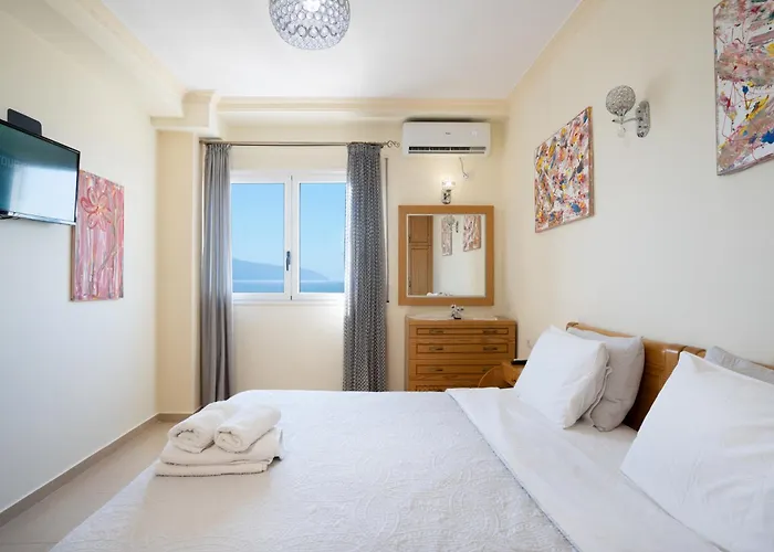 Deluxe Beachfront Apartment Vlorë