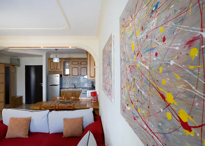 Deluxe Beachfront Apartment *